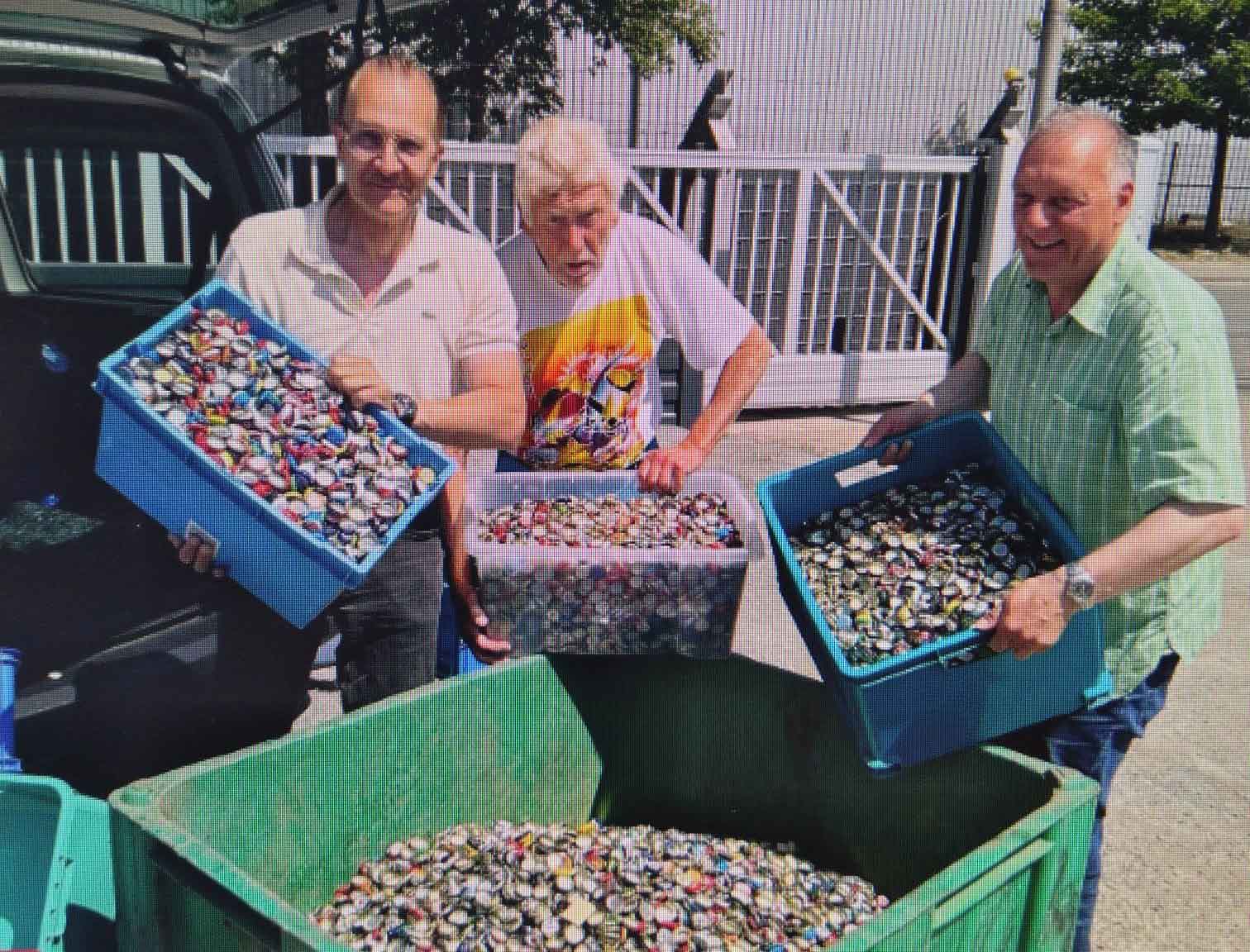 Gesammelte Kronkorken von Frank Heidemann, Volker Koß und Dr. Marek Lengen (SPD OV Lübeck St. Lorenz Nord)